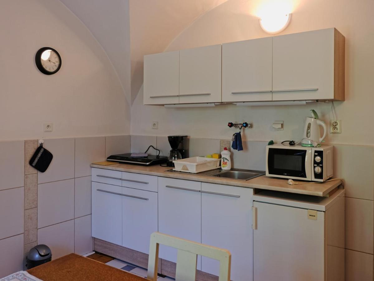 Apartmany V Broumovskem Statku ภายนอก รูปภาพ