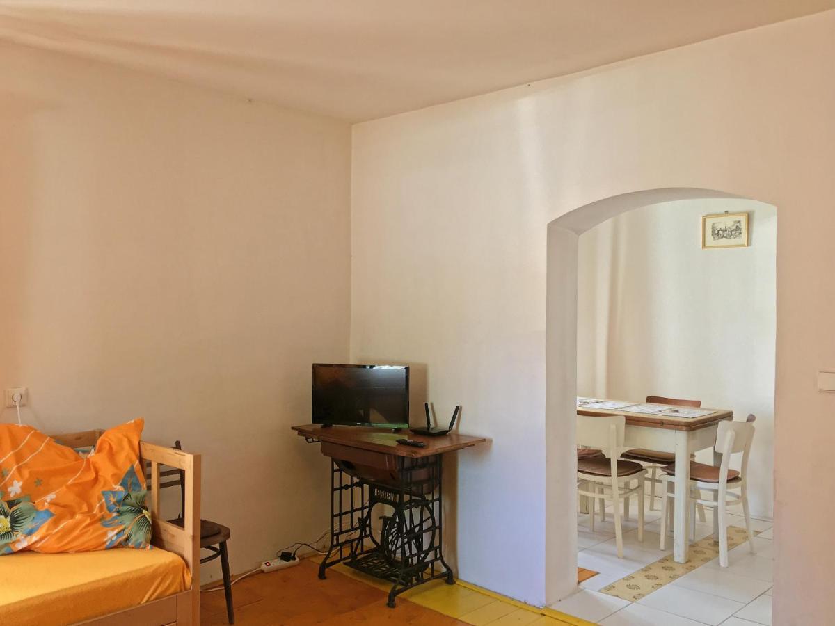 Apartmany V Broumovskem Statku ภายนอก รูปภาพ
